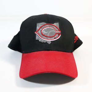 Cincinnati Reds Fitted Baseball Cap - Size Medium/Large